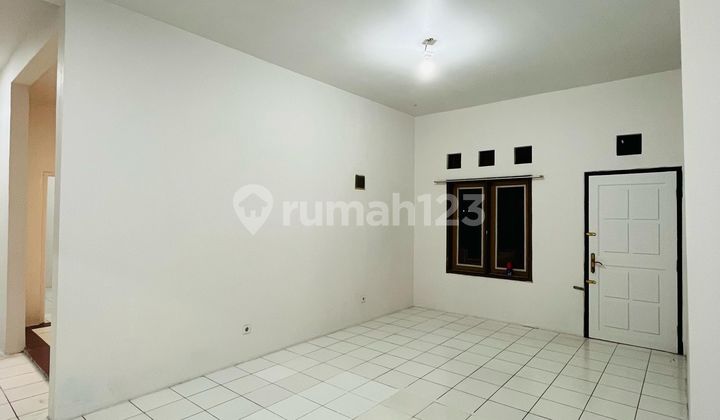 A 2-story house with a land area of 188/275, priced at 1.8 billion in Arya Graha Soekarno Hatta, Bandung. 2