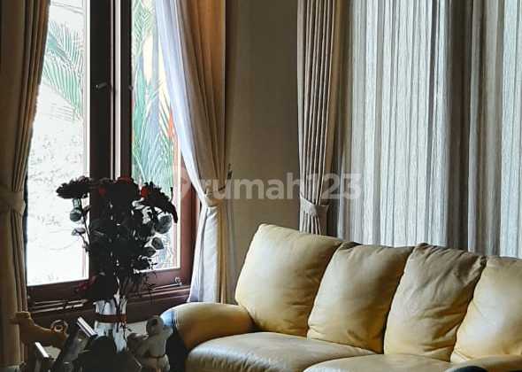 Rumah 2 lantai Asri, layak huni , semi Furnish  di Green Garden 2