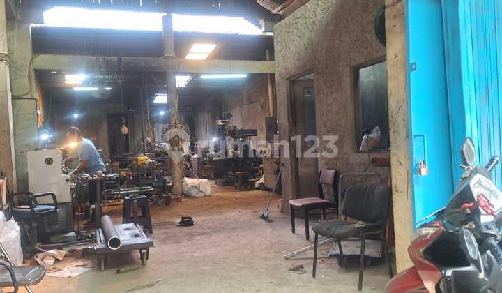 1-Story House, Former Lathe Workshop, Negotiable Price, Good Location in Cawang
