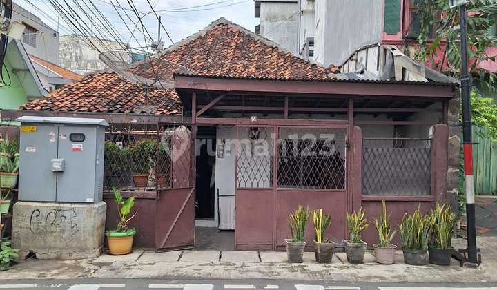 Rumah tua 1 lantai hitung tanah, Nego, lokasi dekat Senen Jakarta Pusat
