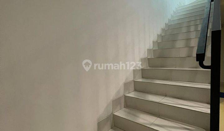 Rumah 2,5 Lantai Minimalis Semi Furnish Lokasi Dekat Mall Gading 2