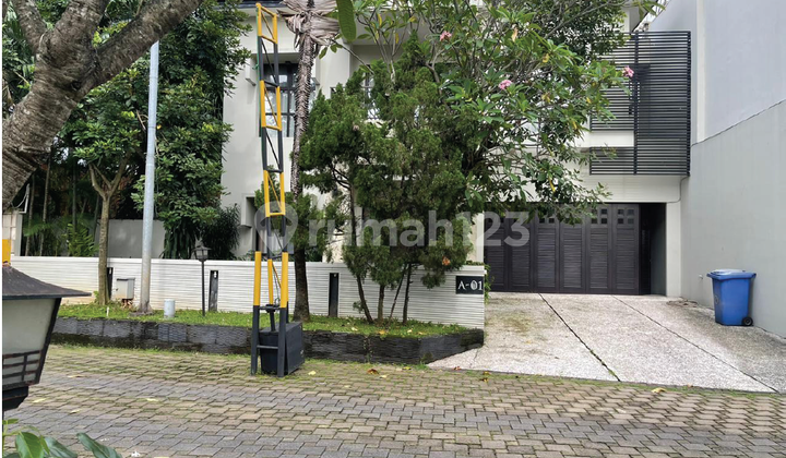 Rumah mewah 2 lantai private di cluster The Villas Kebagusan Jakarta Selatan Rumah mewah 2 lantai private di cluster The Villas Kebagusan Jakarta Selatan
