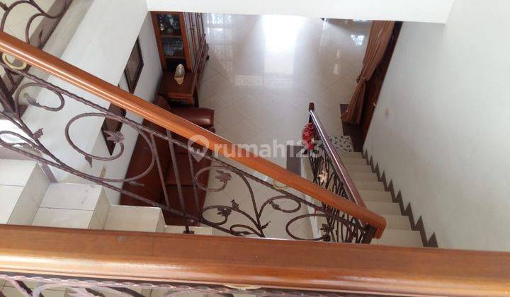 Rumah 2 lantai lokasi strategis ,harga nego diTomang 2