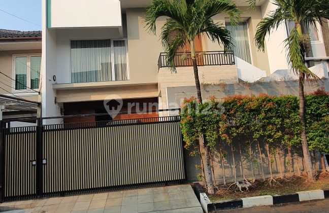 Rumah Bagus 3 Lantai Baru Renov Siap Huni ,Nego di Gading Kirana