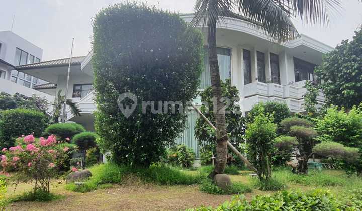 Rumah mewah 2 lantai hoek di komplek elite BGV Kelapa Gading Jakarta Utara.