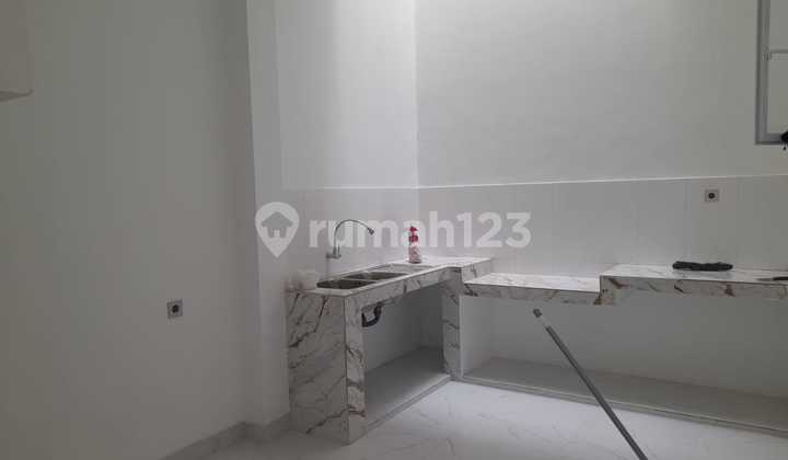 Rumah Baru 2 Lantai Siap Huni Lokasi Strategis , Harga Nego