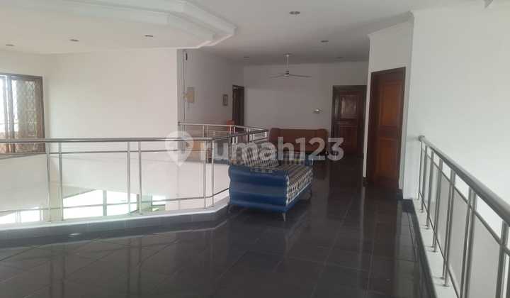 Rumah 2 Lantai Hoek Semi Furnish Ada Kolam Renang di Kayu Putih 2