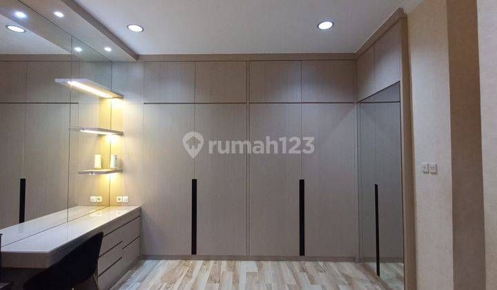 Rumah 3 lantai Hoek untuk Kost dan Usaha di Sunter Hijau 2