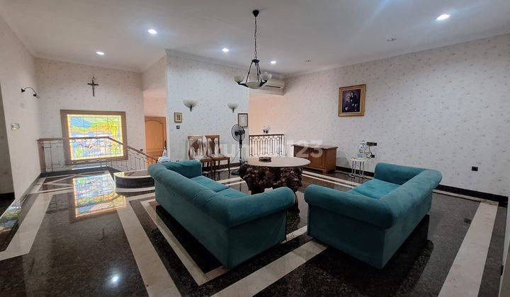 Rumah 2 lantai Harga dibawah  NJOP masih Nego ,siap huni di Ancol Barat  2