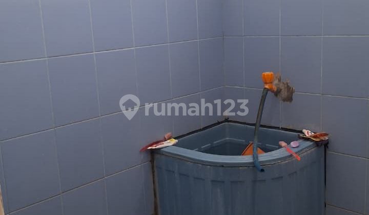 Newly Renovated 2.5-Story Shop House, Flood-Free, Good Location in Kayu Putih 2