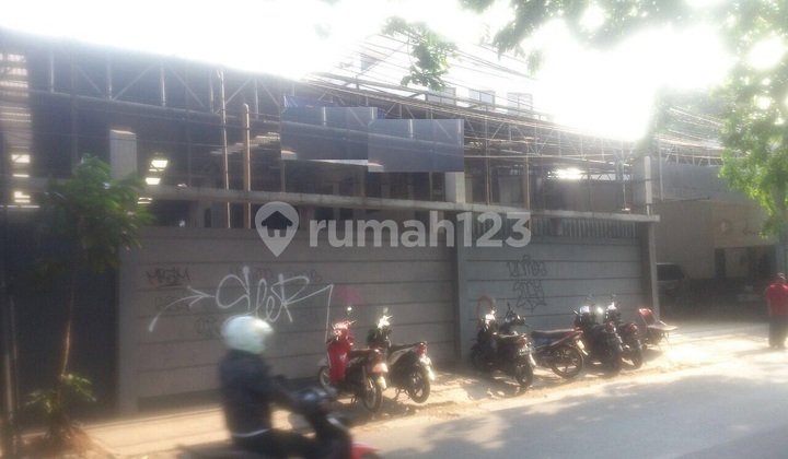 Lot and Building suitable for business in Cempaka Putih. Lot and Building suitable for business in Cempaka Putih.