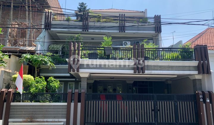 Rumah Luas dan Nyaman 3 lantai,Aman di Gading Griya Lestari