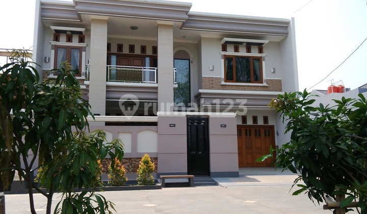Rumah Minimalis dan Bagus 2 Lantai di Pondok Kelapa
