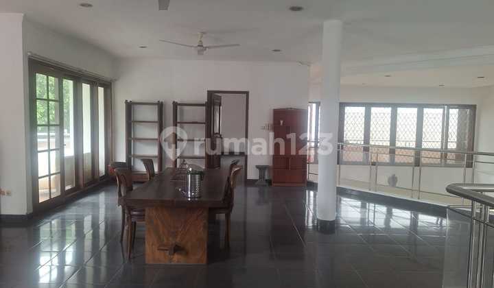 Rumah 2 Lantai Hoek Semi Furnish Ada Kolam Renang di Kayu Putih 1