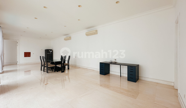 Newly renovated 2-story house ready to occupy, with a swimming pool in Pulo Mas, East Jakarta. Newly renovated 2-story house ready to occupy, with a swimming pool in Pulo Mas, East Jakarta.