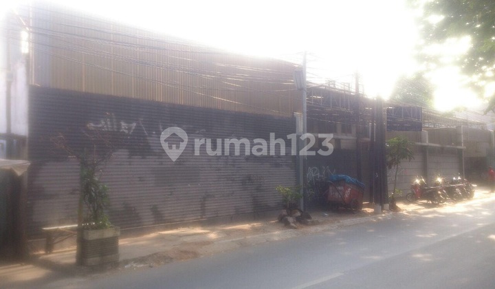 Lot and Building suitable for business in Cempaka Putih. Lot and Building suitable for business in Cempaka Putih.