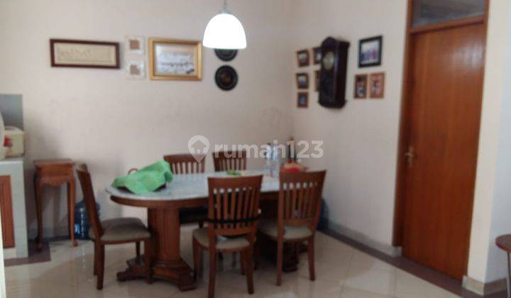 Rumah 2 lantai lokasi strategis ,harga nego diTomang 2