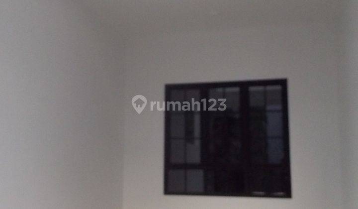 Rumah Putih Harga Pedih Lingkungan Bersih 2