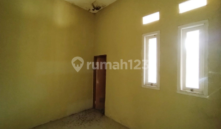 Yellow House, Low Price, Neighbors Are Clear 2