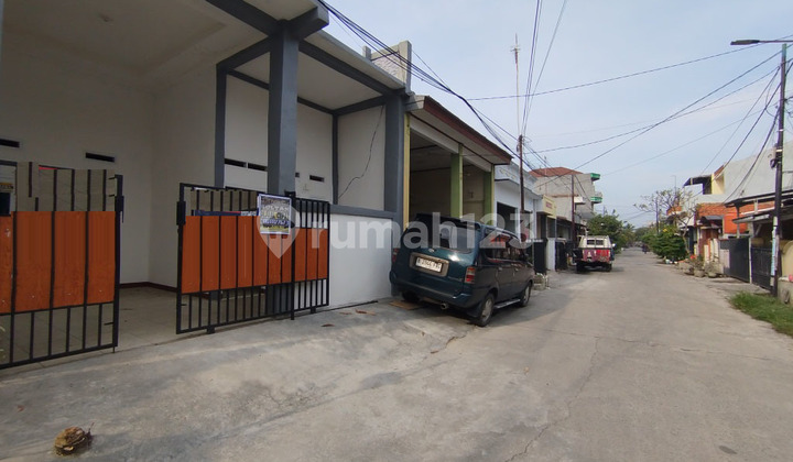 Crazy Cheap Box House, Hilarious Neighbor 2