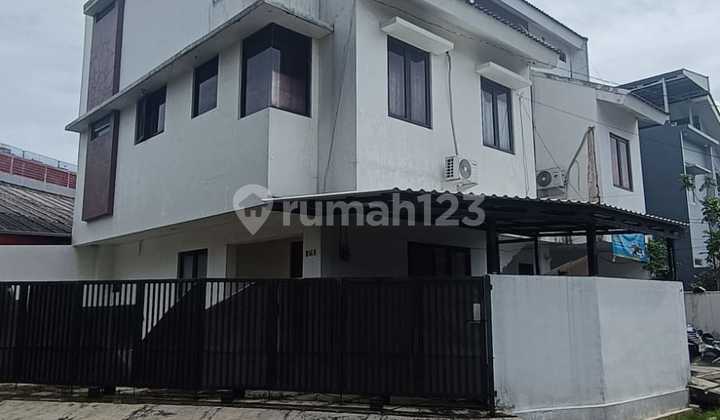 Dijual Rumah Hoek 2 Lantai Perumahan Depkes