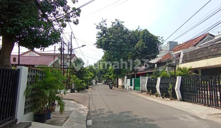 Affordable Houses are Rare in the Guntur Setiabudi Area 2