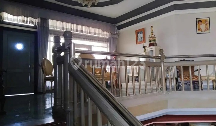 Rumah Besar Terawat Pusat Kota 2