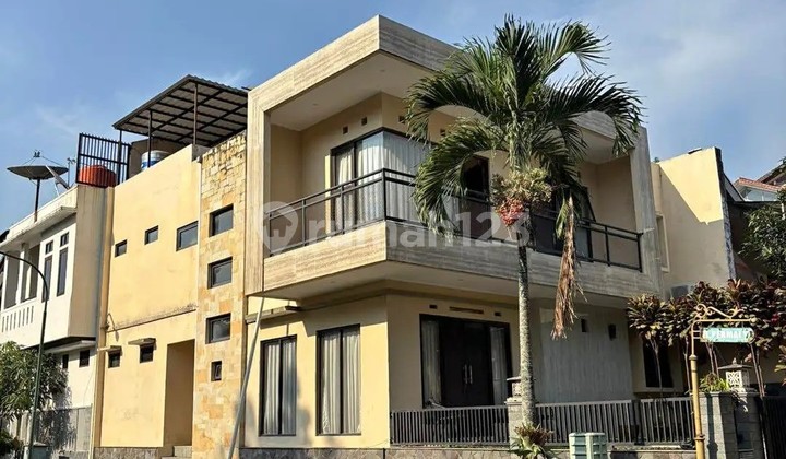 Rumah Mewah Lokasi Elit