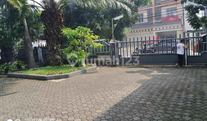 Rumah Besar Terawat Pusat Kota