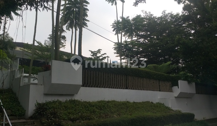 Rumah Megah Lokasi Presticius Bagus