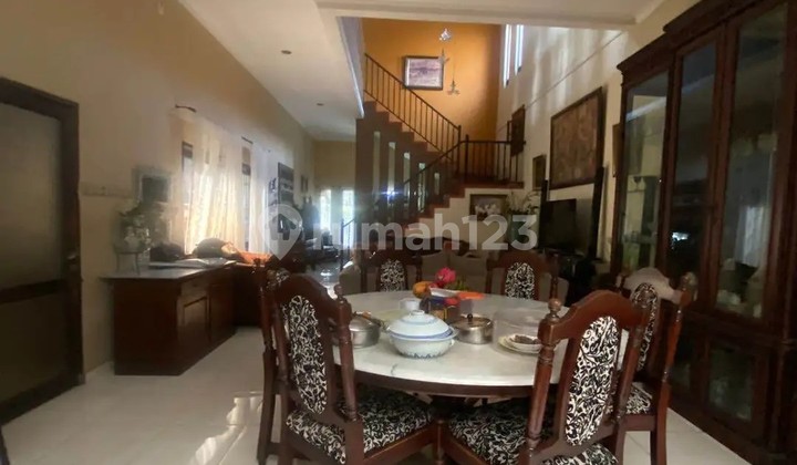 Rumah Besar Terawat  2