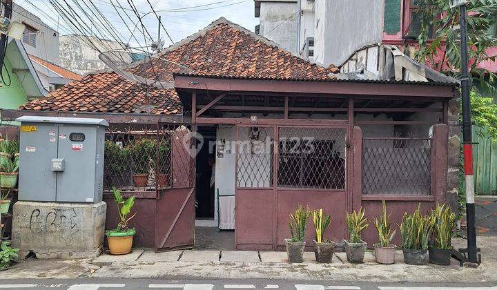 Rumah tua di Jakarta Pusat cocok untuk  bangun kos 1