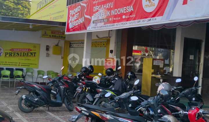 Lokasi strategis terletak di jalan raya 2