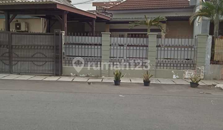 Strategic location suitable for residential or business, negotiable until deal.