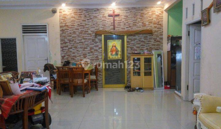 Rumah 2 Lantai Bagus Semi Furnished SHM di Pondok Gede, Depok 2