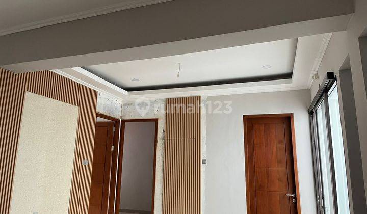 Rumah 2 Lantai Bagus Semi Furnished SHM di Kucica, Jakarta Selatan 2