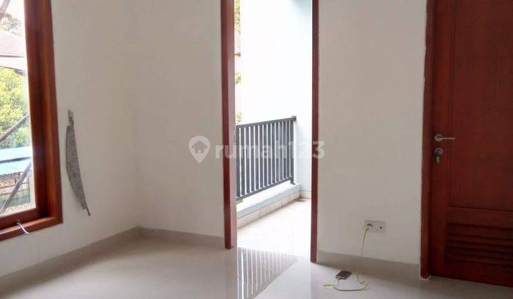 Rumah 2 Lantai Bagus Semi Furnished SHM di Jl. Kebagusan, Jakarta Selatan 2