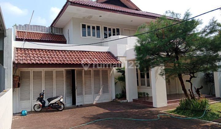 Rumah Bagus Semi Furnished SHM di Bukit Hijau, Jakarta Selatan 1