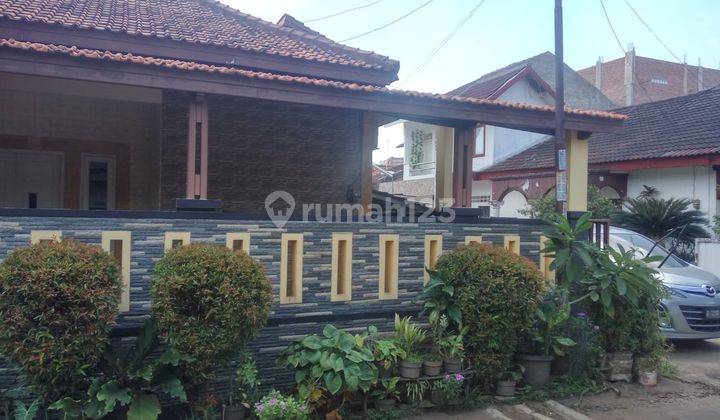 Rumah 2 Lantai Bagus Semi Furnished SHM di Pondok Gede, Depok 1