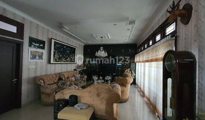 Dijual rumah besar disayap Riau semi furnished 1