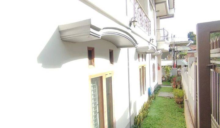 Dijual rumah mewah diCiwaruga posisi Hoek 2