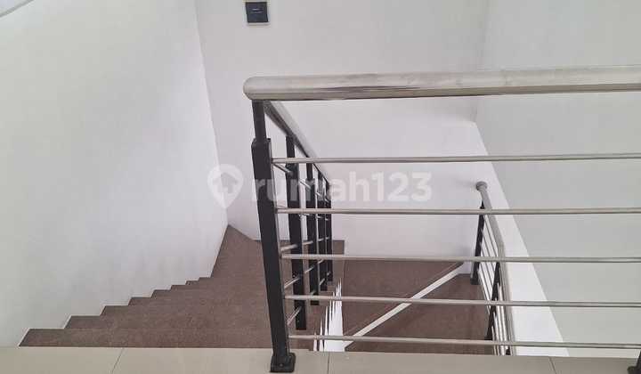 For Rent: Main Road Shop House, Ready to Use, Singgaaana 2