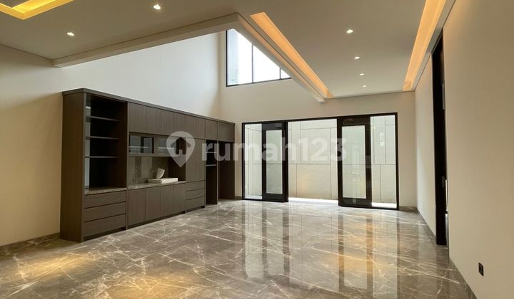 Dijual Rumah Mewah Setraduta Siap Huni