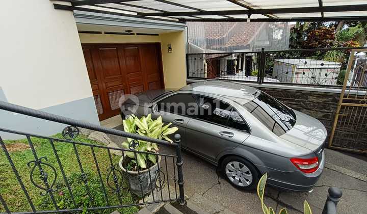 Dijual Rumah Terawat Disetra Indah Semi Furnished