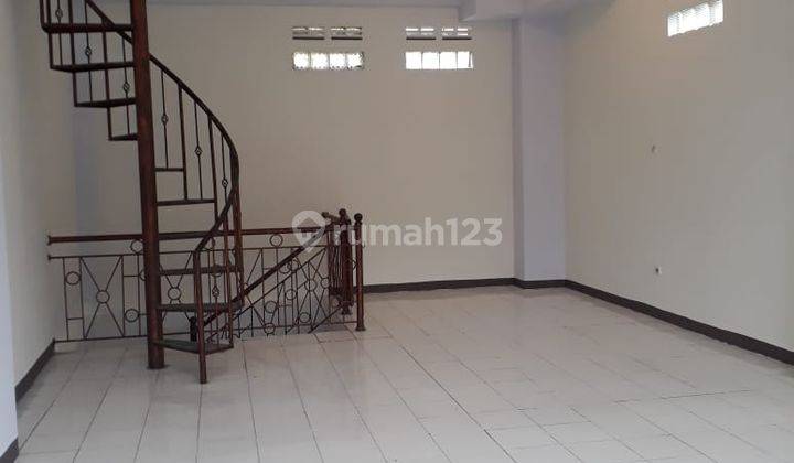 Disewakan Ruko Area Pasteur Bangunan 3 Lantai 1