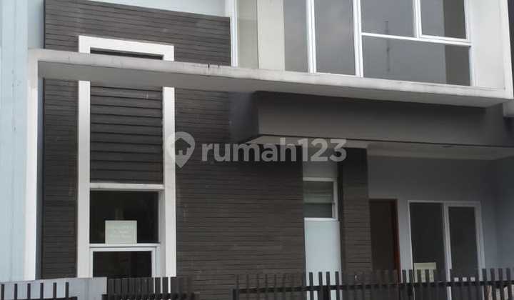 For Sale: Setrasari Tengah House in a Modern Minimalist Building Complex 1