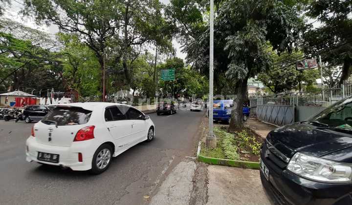 Dijual Rumah Klasik Sayap Riau Siap Pakai