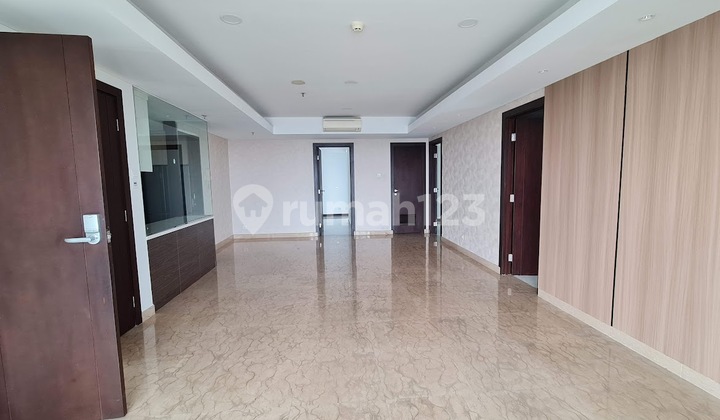 Royale Springhill Apartment Size 196 m2