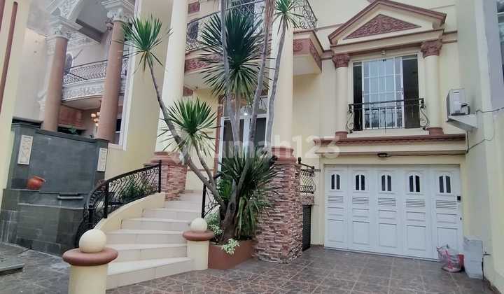 House in PIK Size 9 X 30 Semi Furnished