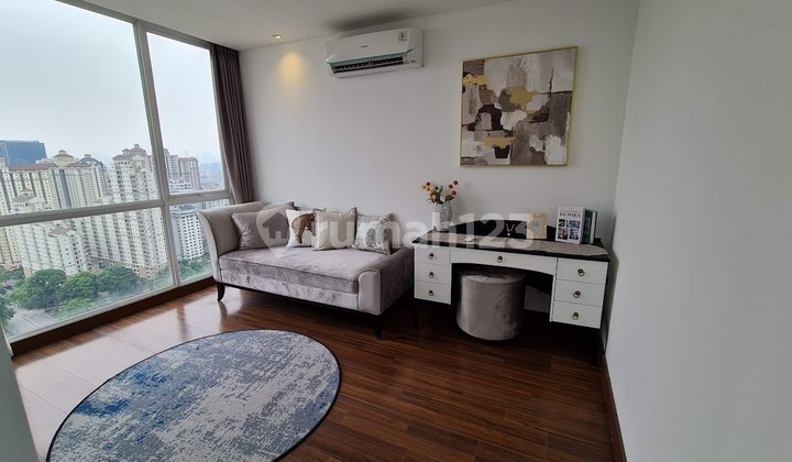 Apartemen Royal Suites Ukuran 183 m2 Fully Furnished